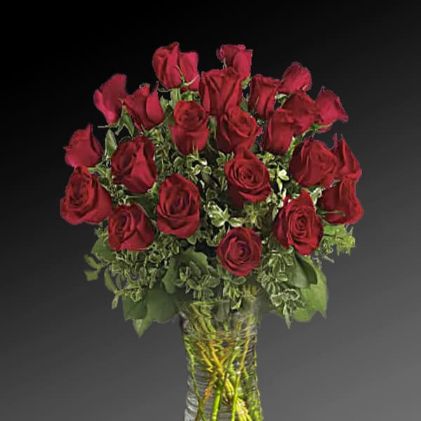 Bouquet of red roses in a clear glass vase
