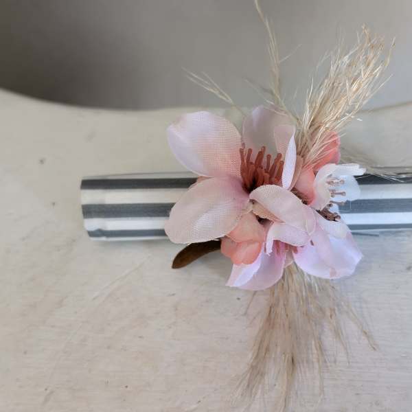 Sild and dried Floral corsage ring. Pink and tan