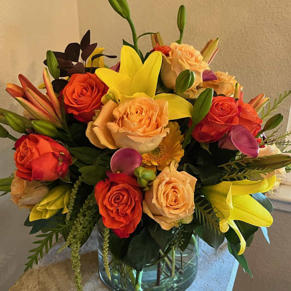 Mixed bouquet of roses and lilies in a glass vase