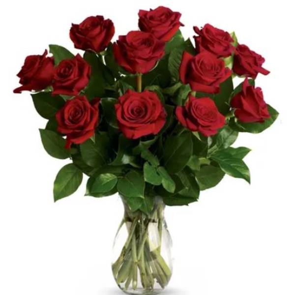 Bouquet of red roses in a clear glass vase