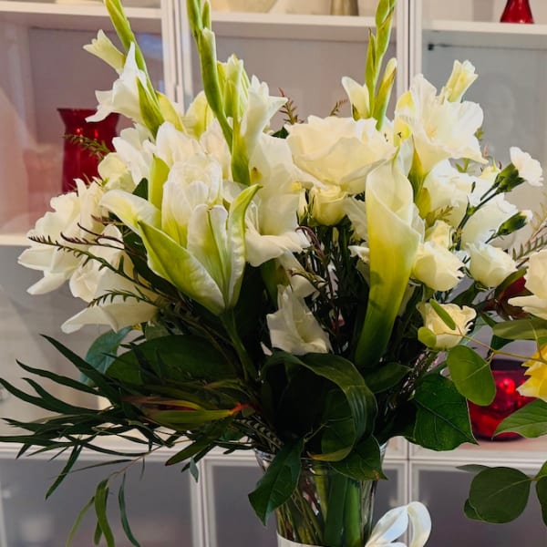 DESIGNER'S CHOICE - White Blooms (SEASONAL)