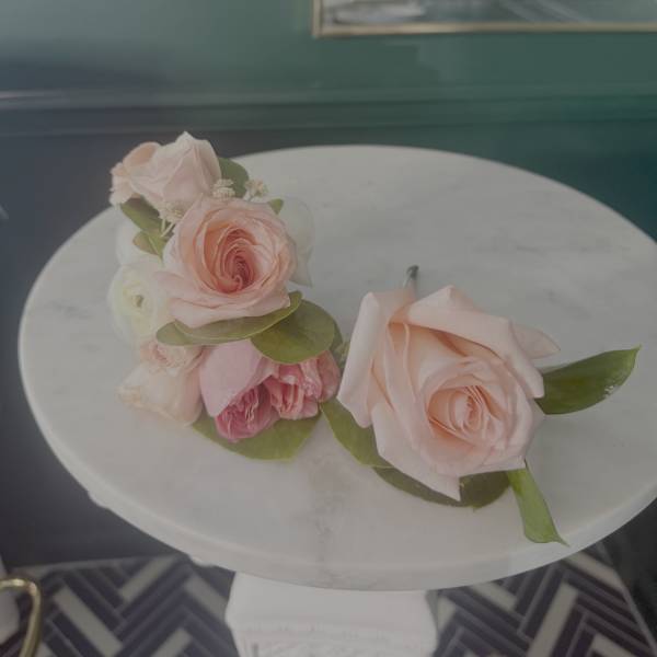 CLASSIC BOUTONNIERE