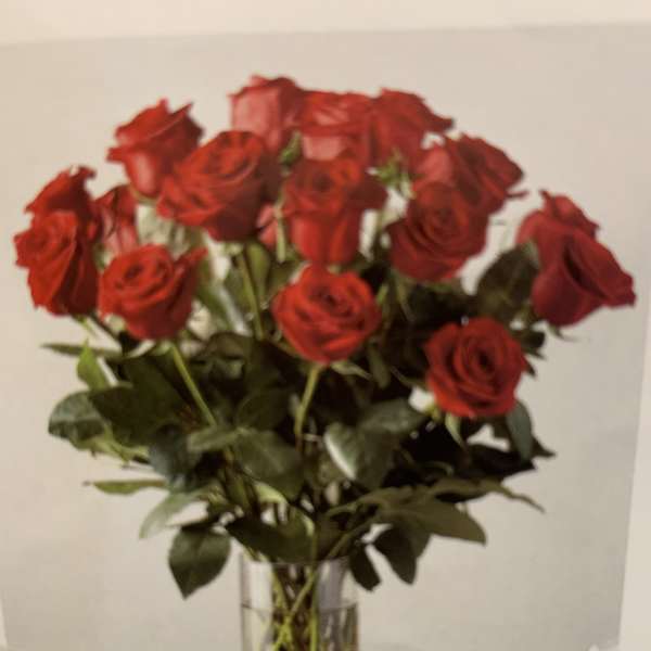 Bouquet of red roses in a clear glass vase