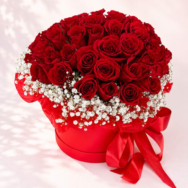 Lucina's Crimson Grace – Luxury Rose Hat Box