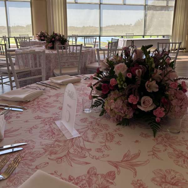 Lush low centerpiece