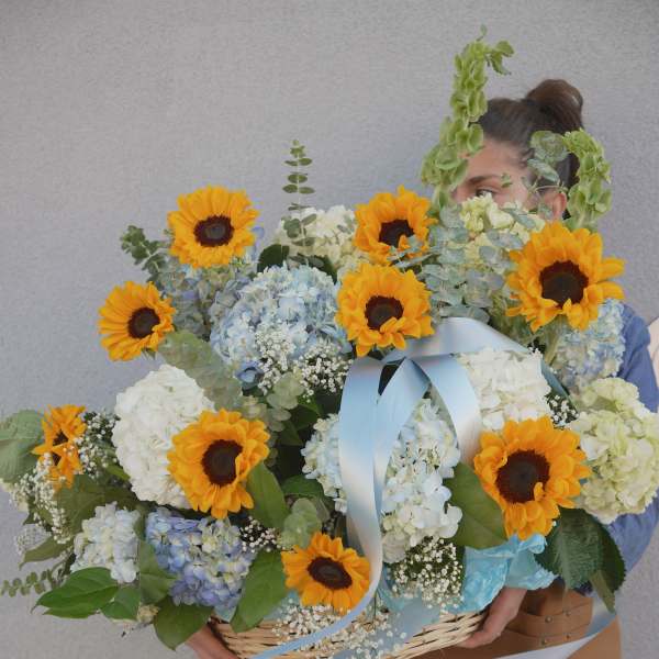 THE HAMPTONS BLOOM