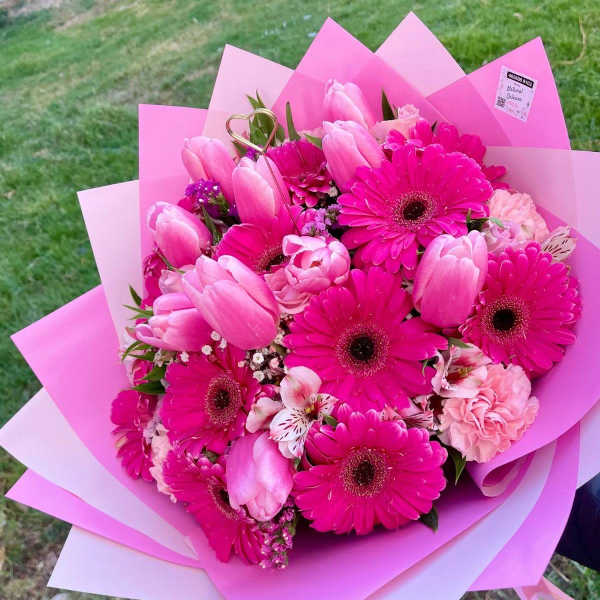 arreglo de gerber y tulipanes By Special Moment´S