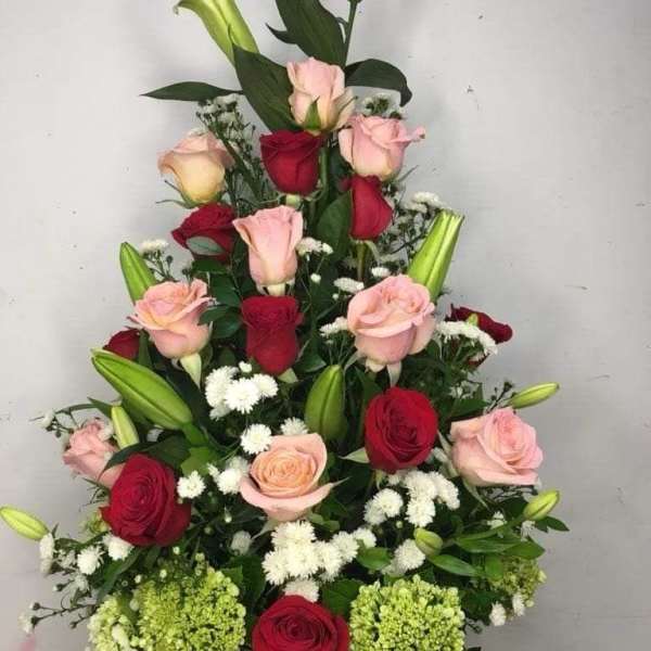 arreglo de rosas y lilys By Special Moment´S