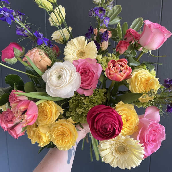 ARTFUL SEASONAL HAND-TIED BOUQUET