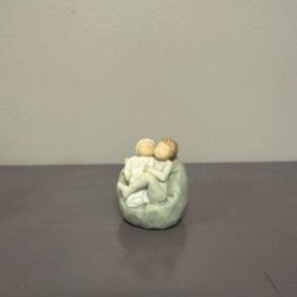 Small decorative figurine of two figures embracing
