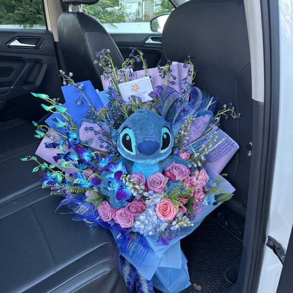 Arreglo de flores con Stitch Long Island