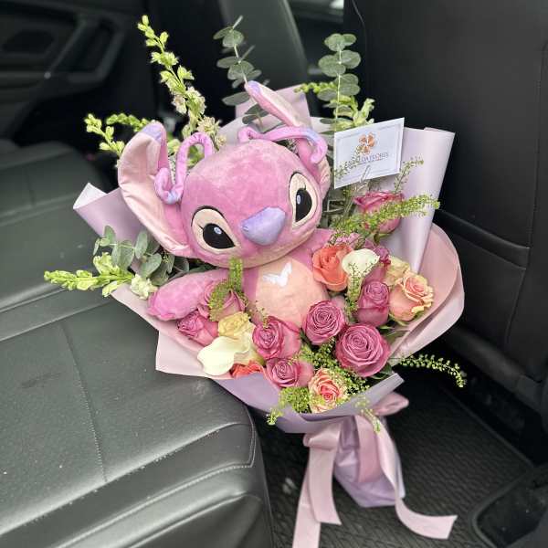 Ramo con flores con el peluche Angel de Stitch