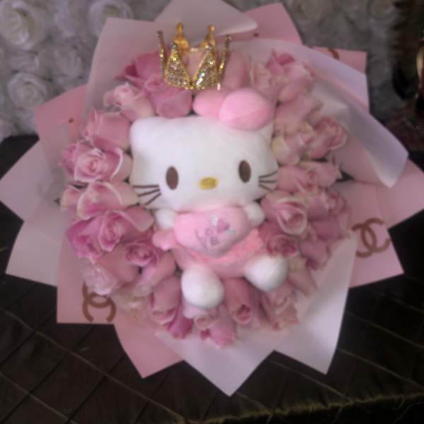 Pink rose bouquet with a Hello Kitty plush and gold crown
