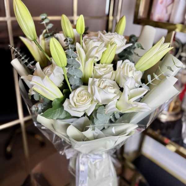 Ivory Elegance Bouquet
