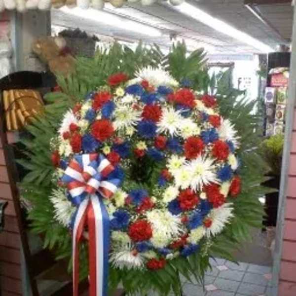 W-9: Patriotic Standing Wreath