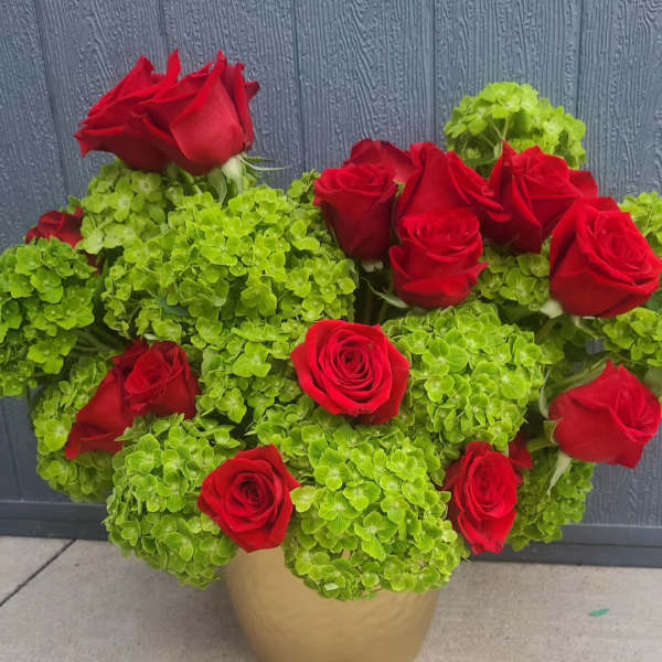 Emerald Romance-red roses