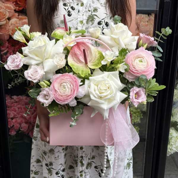 Fancy Bloom Box. The photo shows a standard size.
