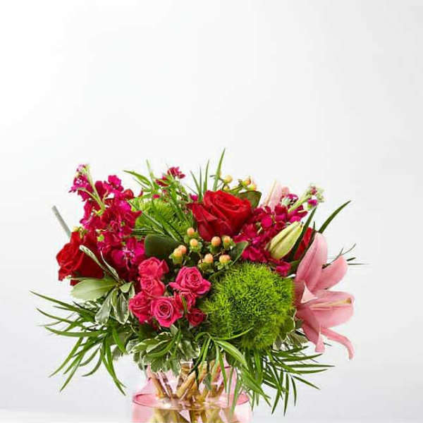 Bouquet of red and pink flowers in a glass vase