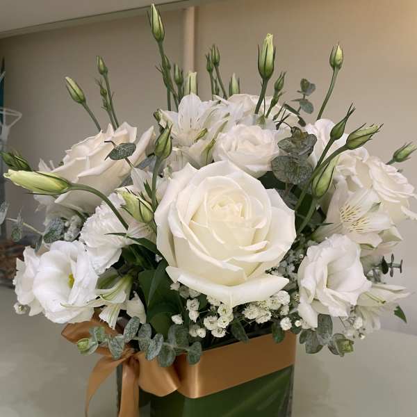 Roses and Lisianthus Arrangement