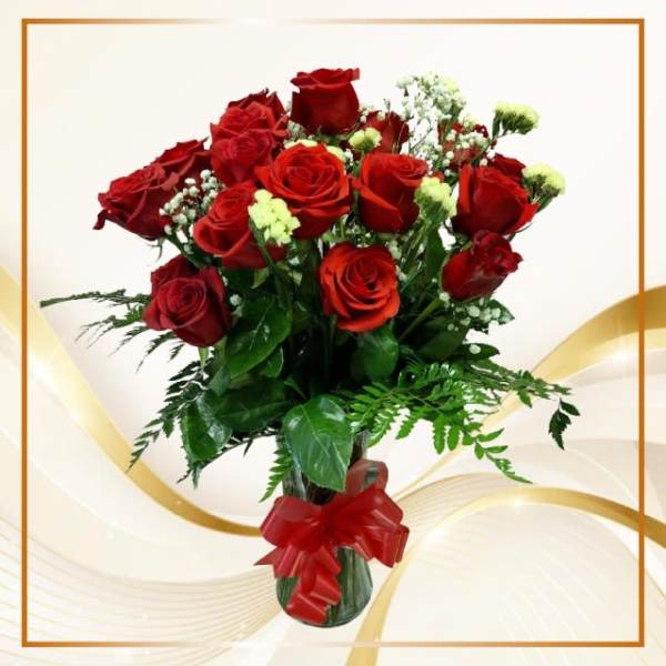 Bouquet of red roses with baby's breath in a glass vase