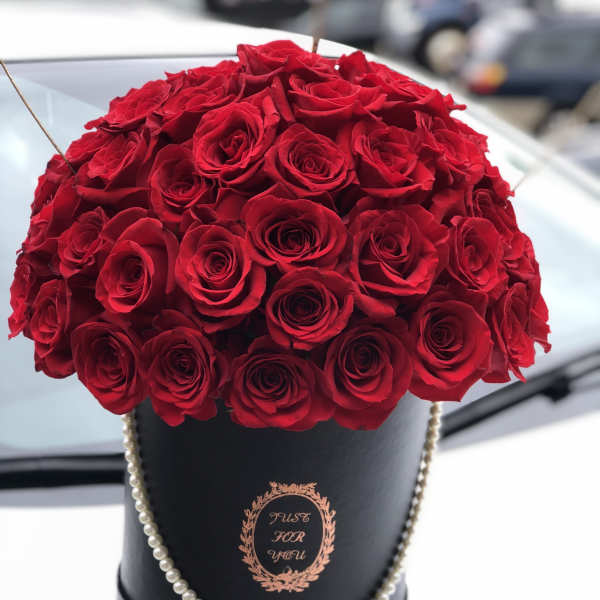 Red rose bouquet in a black hat box with pearl trim