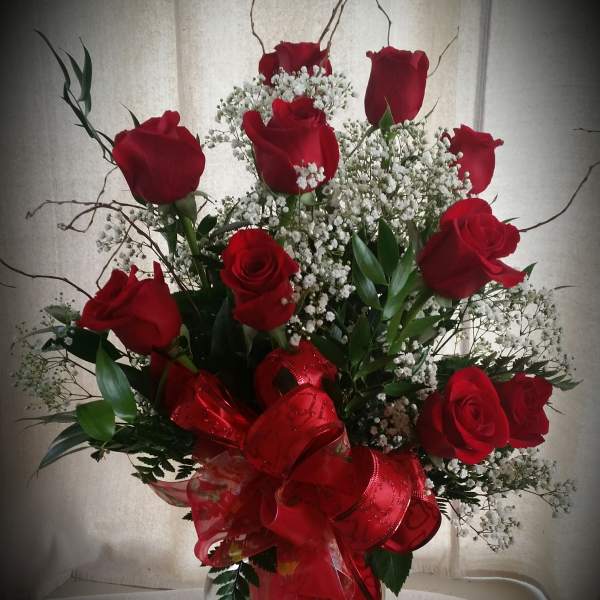 One dozen red roses