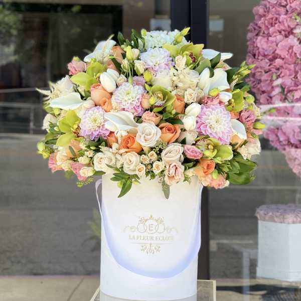Large pastel bouquet in a white hatbox with roses and lilies