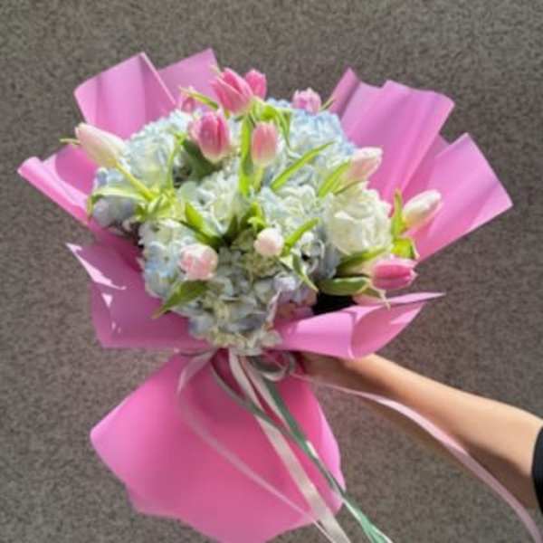 Tulips Wrapping Bouquet