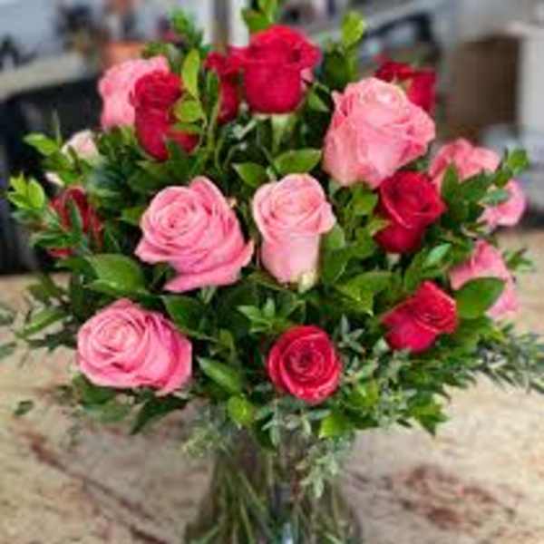 Bouquet of pink and red roses in a glass vase