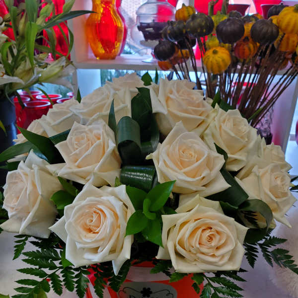 Hat box with Cream Roses