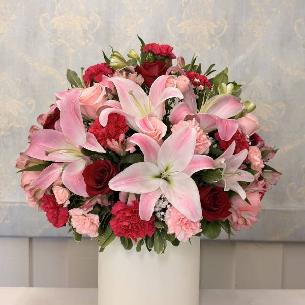 Elegancia Rosada – Arreglo Floral Premium en Base