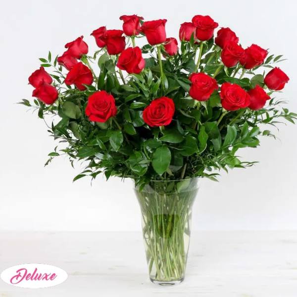 Bouquet of red roses in a clear glass vase