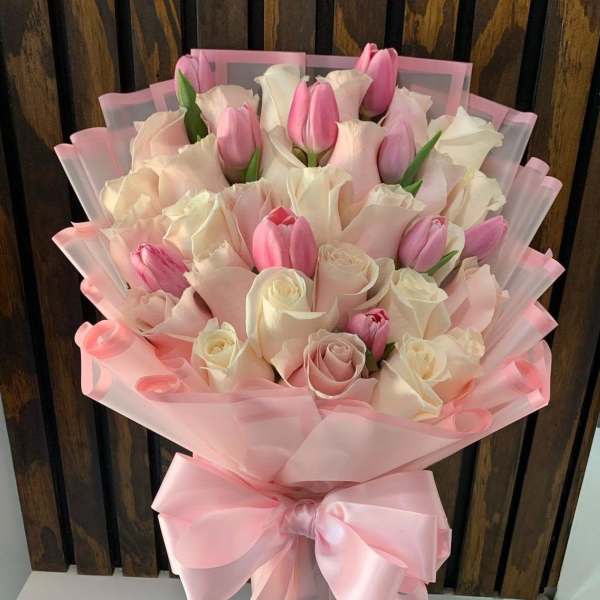 ramo de rosas y tulipanes By Special Moment´S