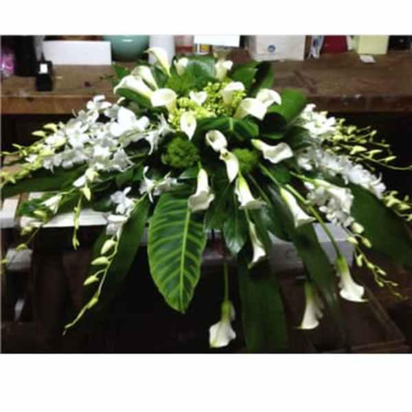 White calla lily floral arrangement with cascading greenery