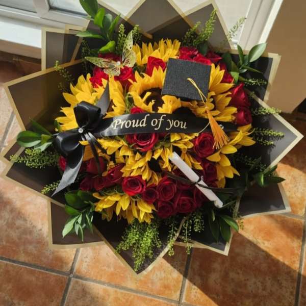 Ramo de Graduación_Girasoles y Rosas Rojas