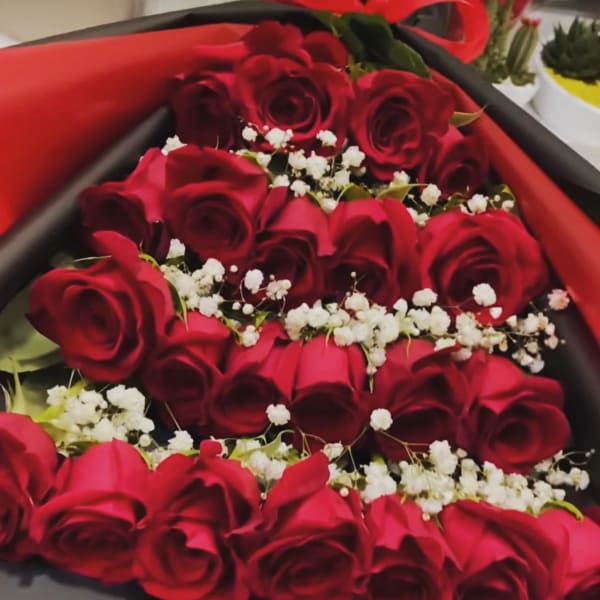 Bouquet of red roses with white baby's breath