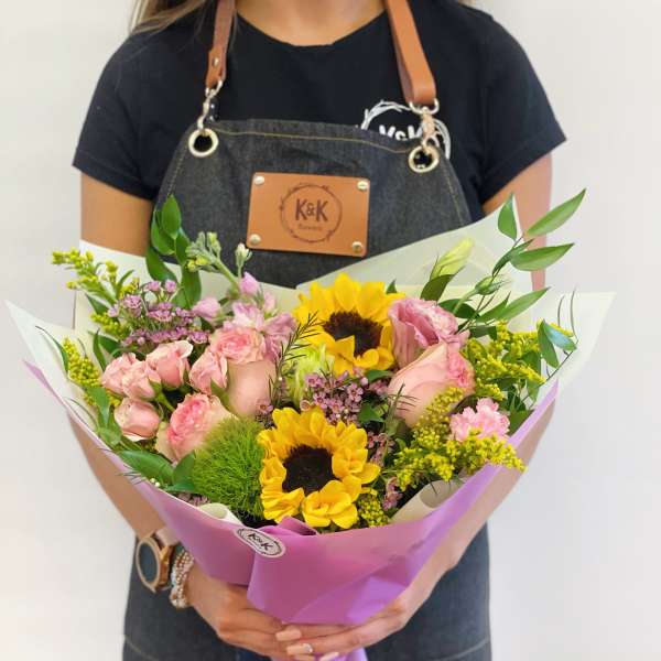 Loose bright bouquet small