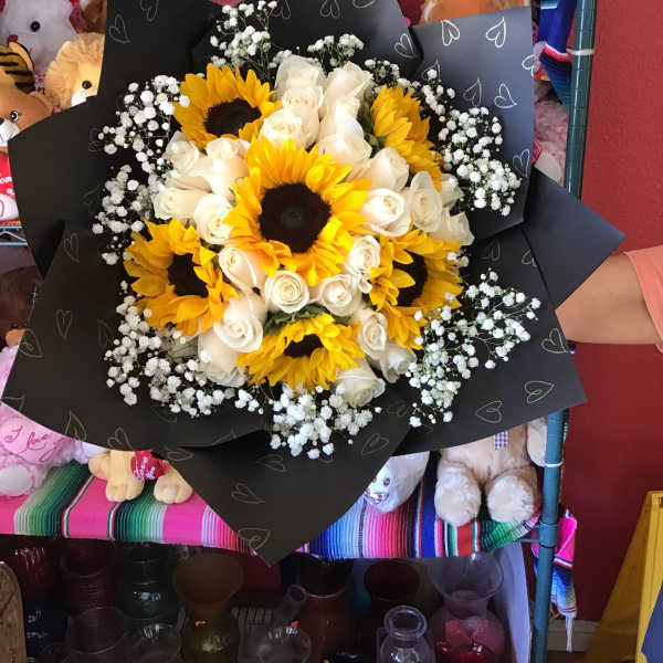 Ramo Buchon with Sunflowers
