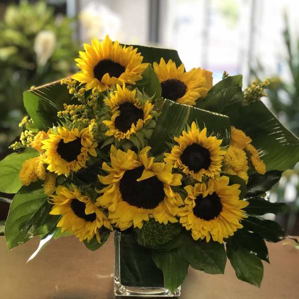 Sunflower bouquet in a clear glass vase