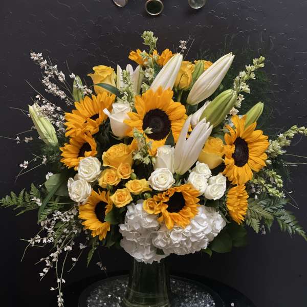 Sunny Enchanting Deluxe Bouquet