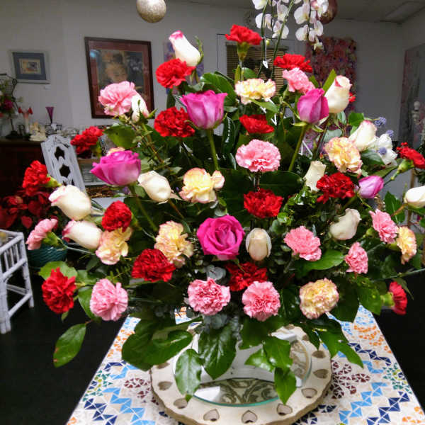 Large mixed bouquet of roses and carnations in a vase