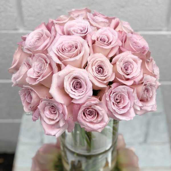Bouquet of pale pink roses in a clear glass vase