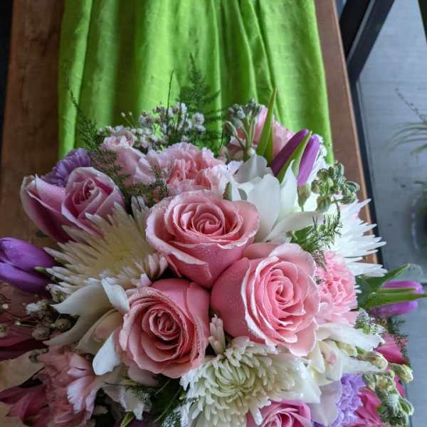 Pink and white mixed bouquet with roses and chrysanthemums