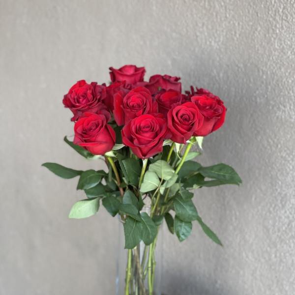 Bouquet of red roses in a clear glass vase