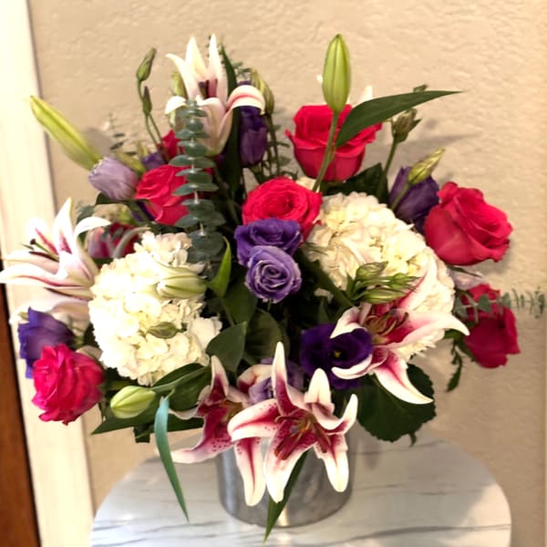 Royal Elegance | Premium Roses, Stargazer Lilies & Hydrangea Arrangement