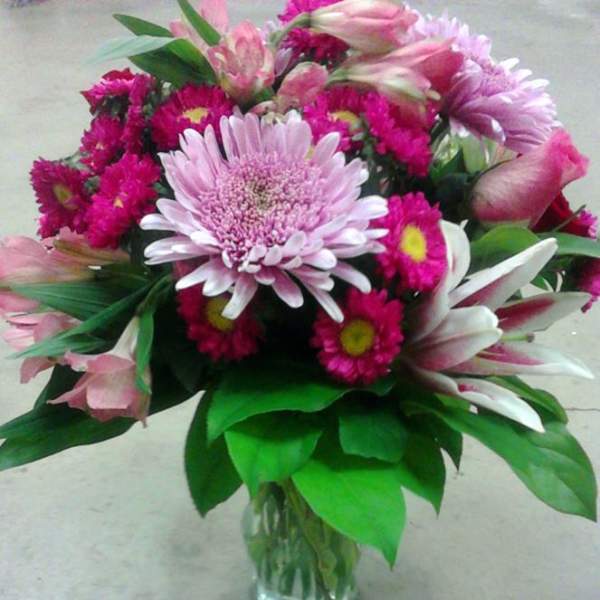Pink and white mixed bouquet in a clear glass vase