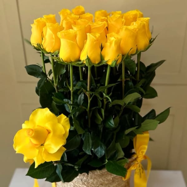 Golden Sunshine | Premium Yellow Roses Basket