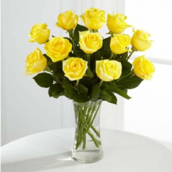 Bouquet of yellow roses in a clear glass vase
