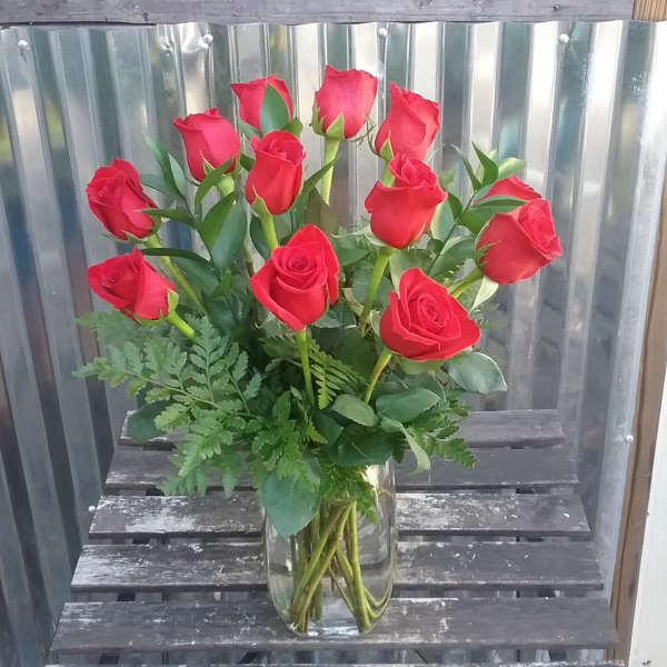Bouquet of red roses in a clear glass vase
