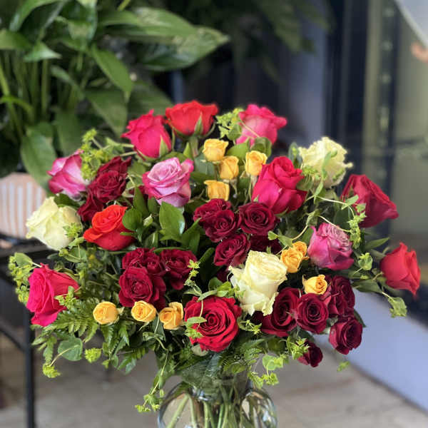 Mixed roses in a clear glass vase